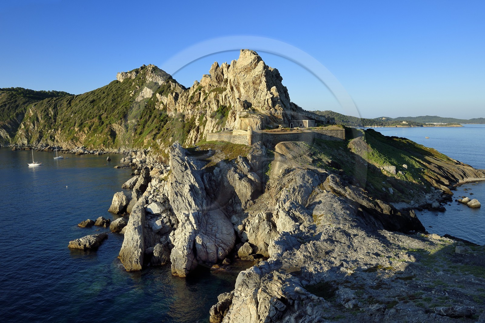 France, Var (83), Iles d'Hyères, parc national de Port Cros, Ile de Porquerolles, la batterie des Mèdes au cap des Mèdes