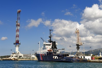 France, Var, Toulon, the naval base (Arsenal), l'Abeille Flandre, ocean going tug, specializing in the rescue of ships in distress now based in Toulon