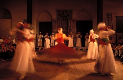 Égypte, Le Caire, Derviches tourneurs dans le Mausolée de El-Ghouri