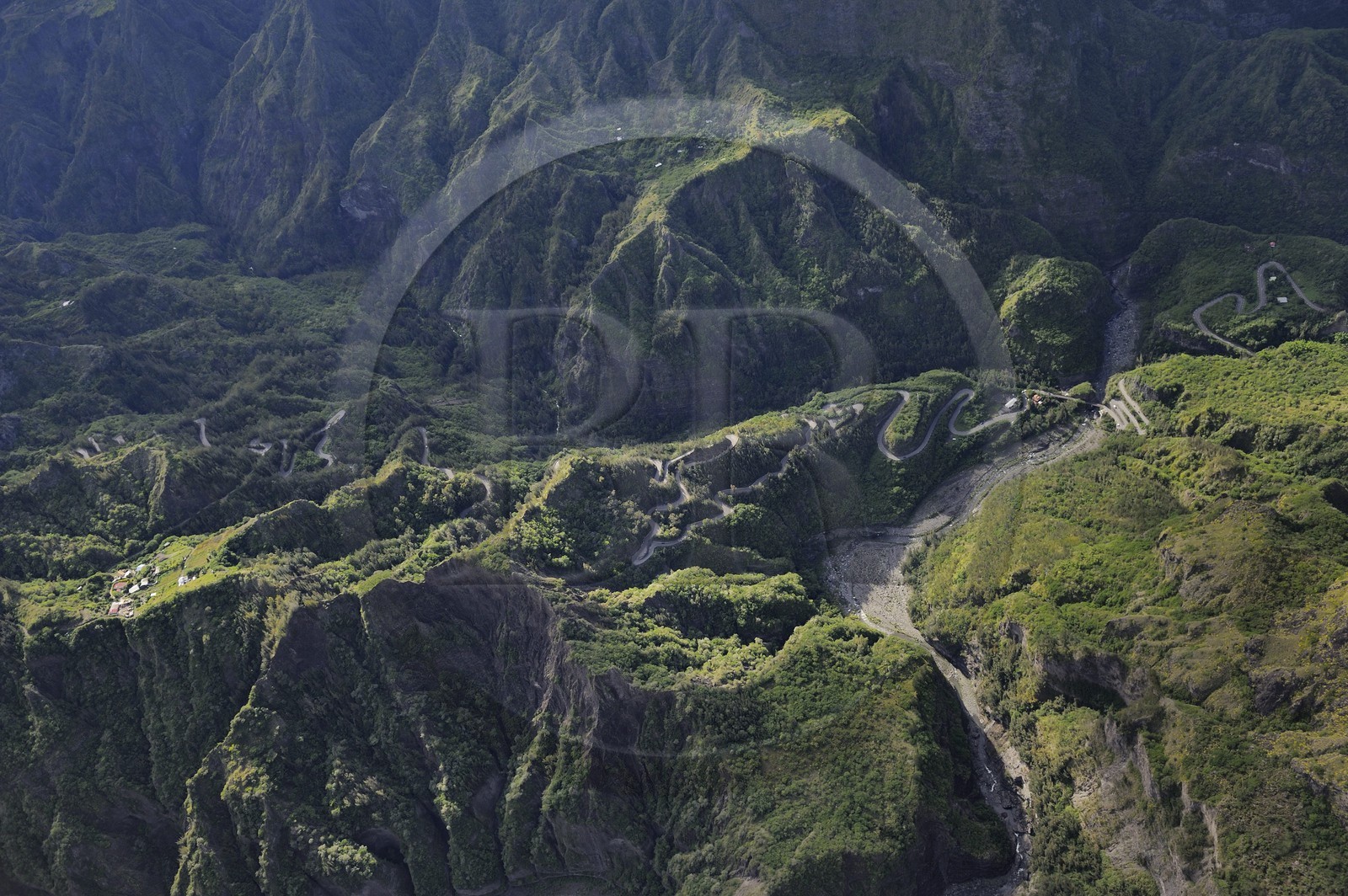 France, Ile de la Reunion, le cirque de Cilaos, classé Patrimoine Mondial de l'UNESCO, la route nationale 5 d'accès au cirque aussi appelée Route aux 400 virages (vue aérienne)