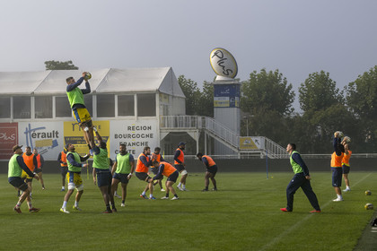 France, Nièvre (58), Sermoise-sur-Loire, stade du Pré-Fleuri, séance d'entrainement des joueurs de l'USON Nevers Rugby