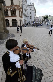 Poland, Lesser Poland region, Krakow, old town (Stare Miasto), young violinists in costume on the Market place