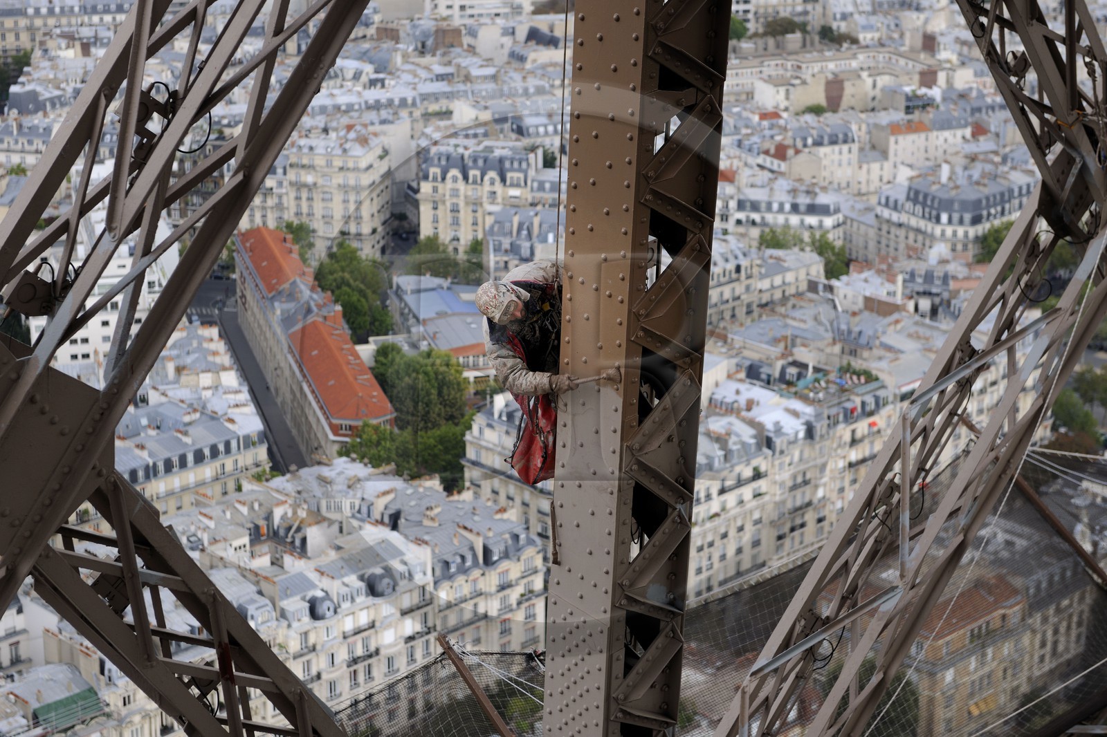 France, Paris (75), peintre de la Tour Eiffel