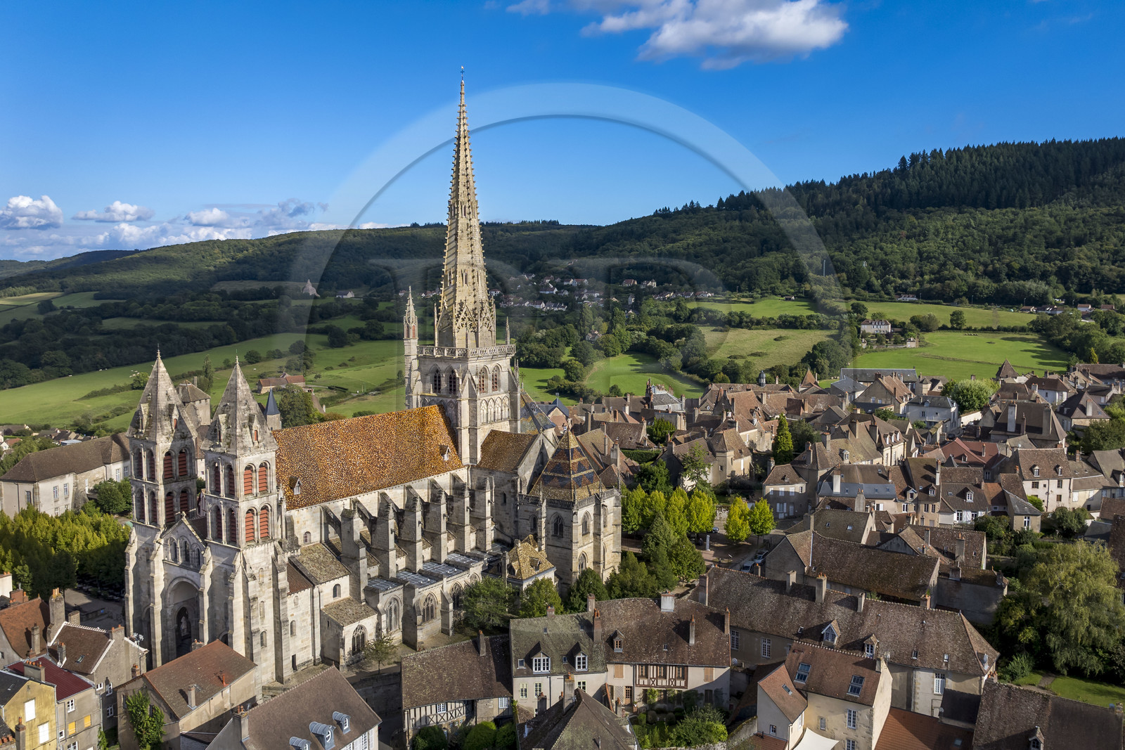 France, Saône-et-Loire (71), Autun, la cathédrale Saint-Lazare (vue aérienne)