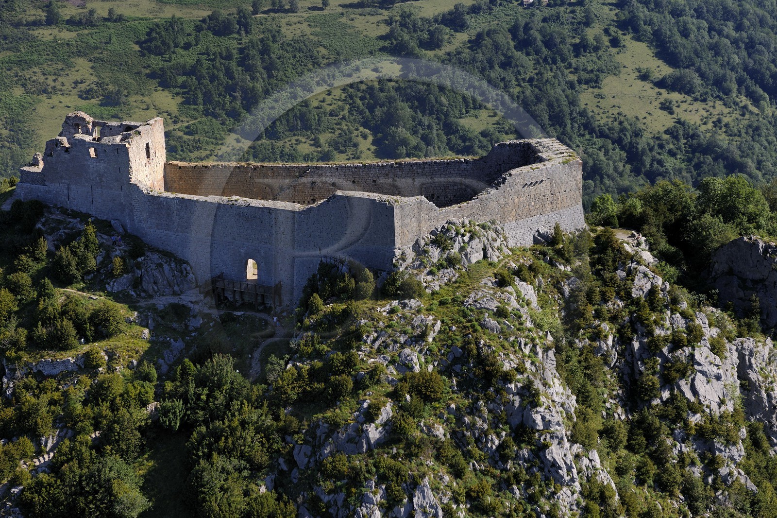 France, Ariège (09), Pays d' Olmes, château cathare de Montségur perché sur un pog (vue aérienne)