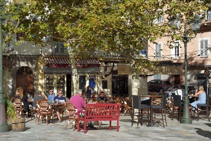 France, Haute-Corse (2B), Bastia, café sur la place du Marché
