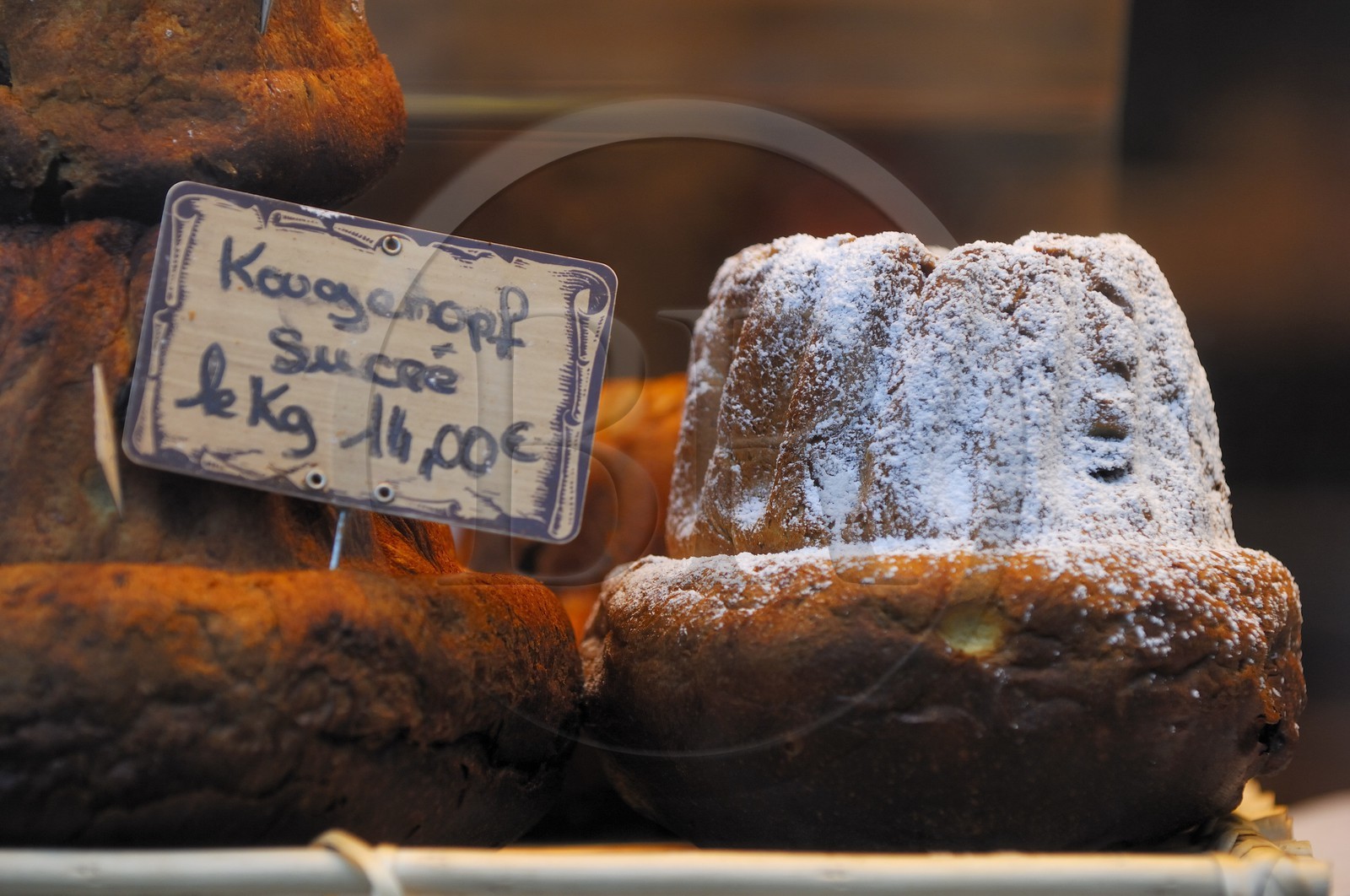 France, Haut Rhin (68), Colmar a Noel, le kougelhopf est la traditionnelle brioche alsacienne aux raisins secs et aux amandes