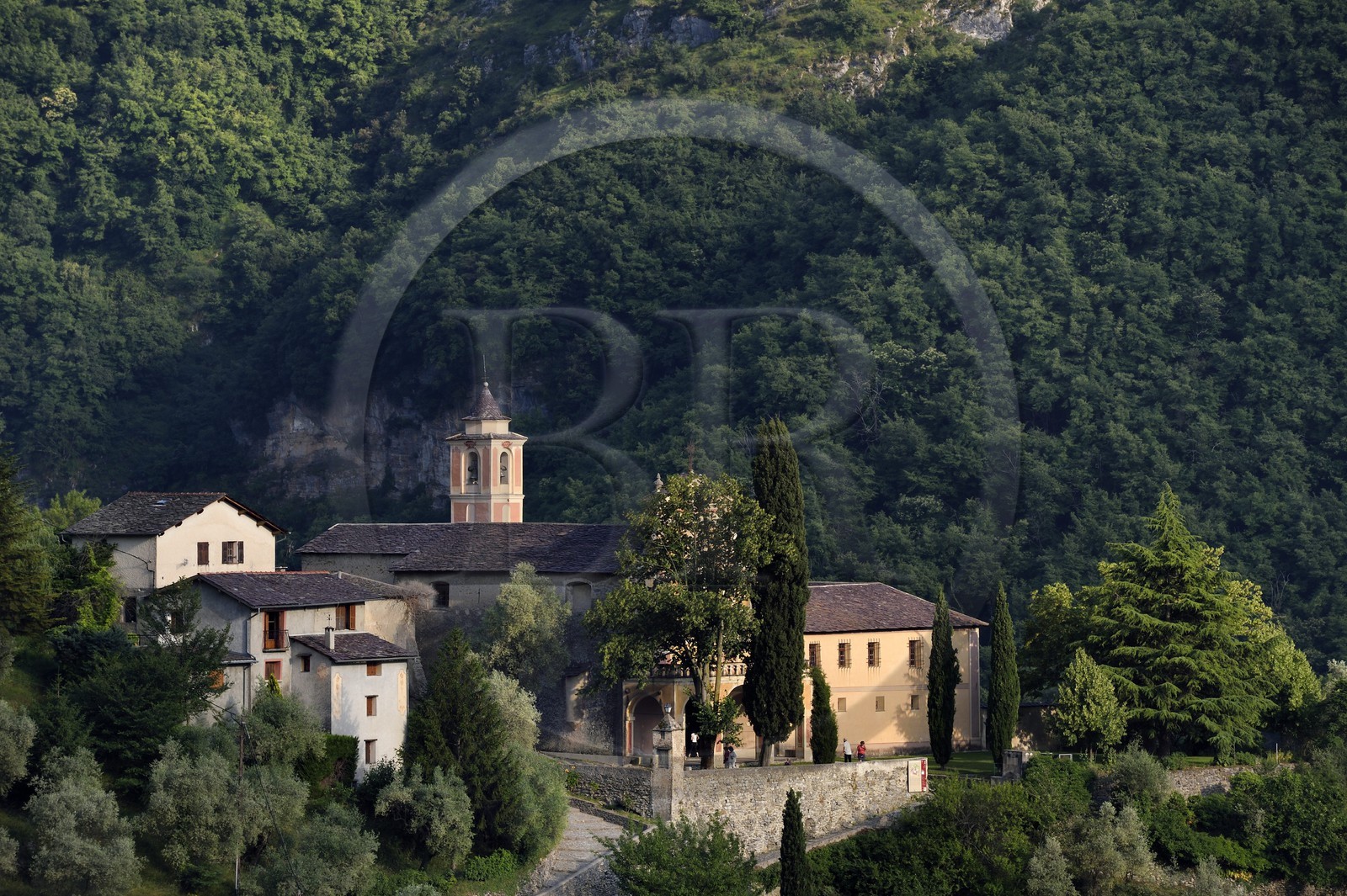 France, Alpes-Maritimes (06), vallée de la Roya (arrière-pays niçois), au pied du parc national du Mercantour, Saorge, le monastère de Saorge (Centre des monuments nationaux) ancien Couvent Franciscain Notre-Dame-des-Miracles
