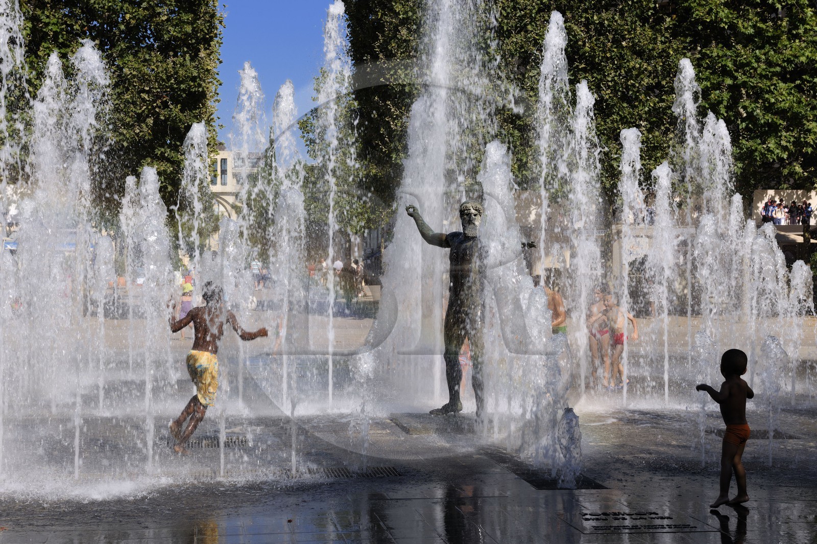 France, Hérault (34), Montpellier, quartier Antigone de l'architecte Ricardo Bofill, la fontaine de la place du Nombre d'Or