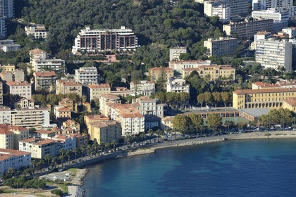 France, Corse-du-Sud (2A), Ajaccio, quartier dit des étrangers, à droite au deuxième plan l'ancien Grand Hotel Continental aujourd'hui siège de la Collectivité territoriale de Corse