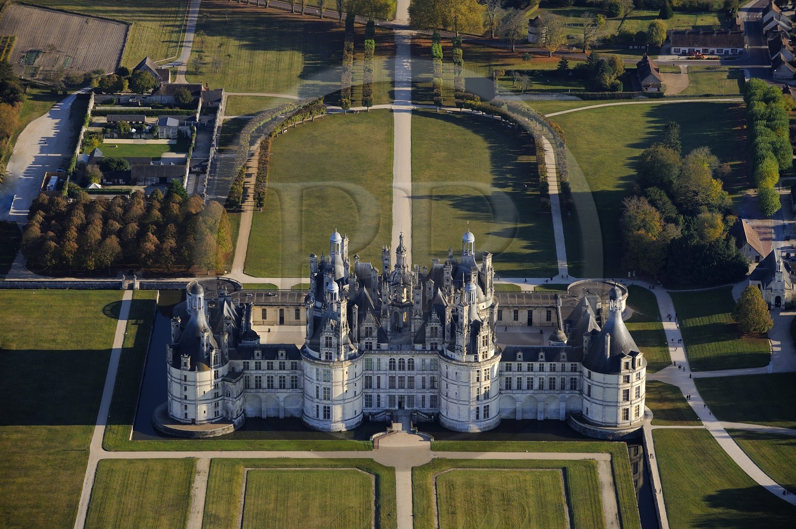 France, Loir et Cher (41), Vallée de la Loire classée Patrimoine Mondial de l' UNESCO, château de Chambord (vue aérienne)