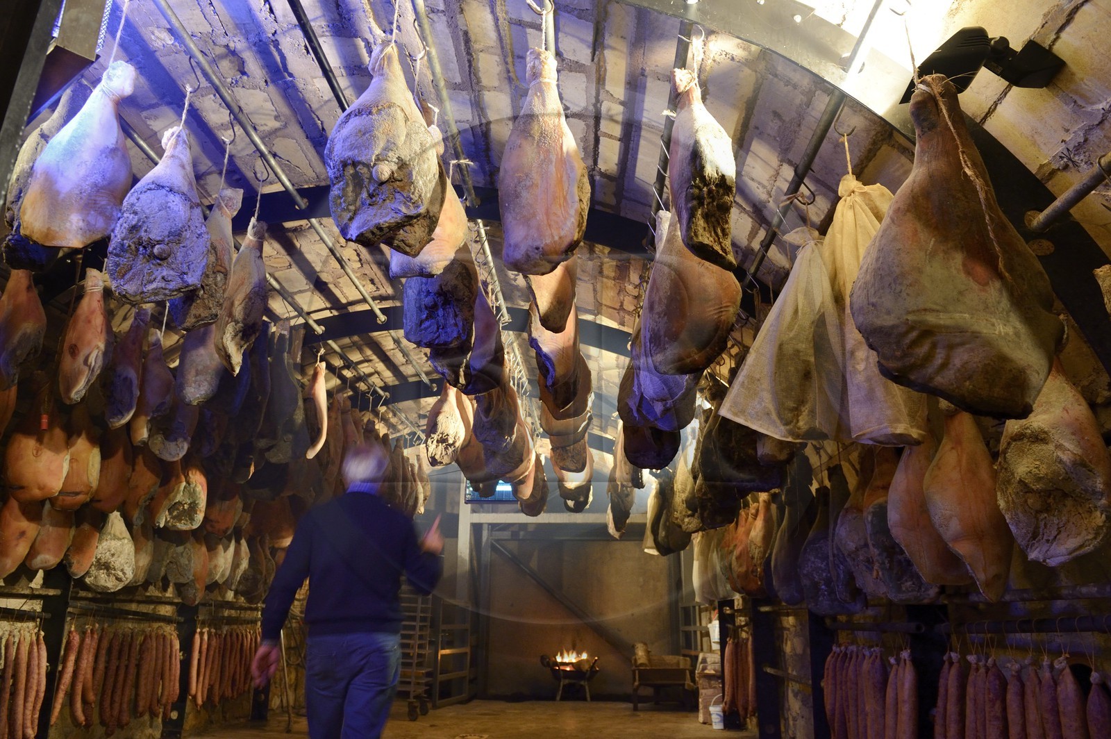 France, Moselle (57), Montenach, Auberge de la Klauss, Charles Keff, premier producteur de foie gras de la région lorraine et de toutes sortes de charcuteries (saucissons, manchons, magrets, confits, terrines, pâtés et hure de jambon de porc, de cerf et de sanglier)