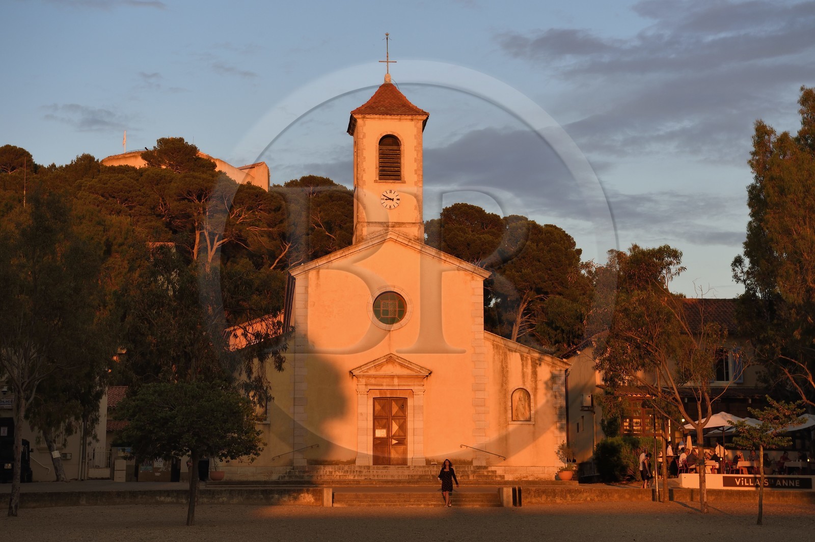 France, Var (83), Iles d'Hyères, parc national de Port Cros, Ile de Porquerolles, village de Porquerolles, église de Sainte Anne sur la Place d'Armes