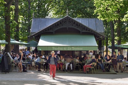France, Paris, jardin du Luxembourg (garden of Luxembourg), Pavillon de la Fontaine outside cafe in the Park