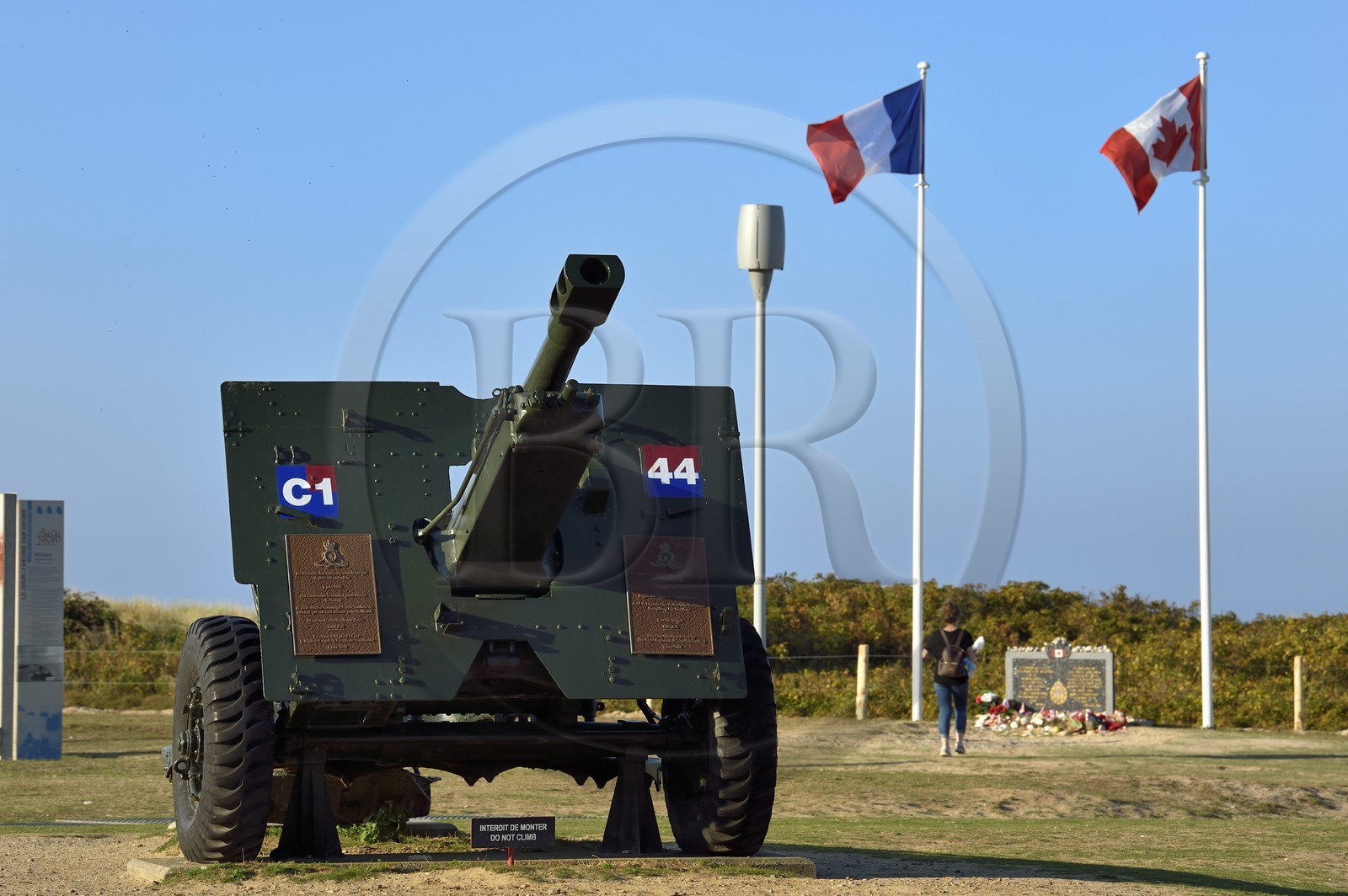 France, Calvados (14), Courseulles-sur-Mer, Centre Juno Beach, musée consacré au role du Canada lors de la Seconde Guerre Mondiale, canon Ordnance QF 25-pounder