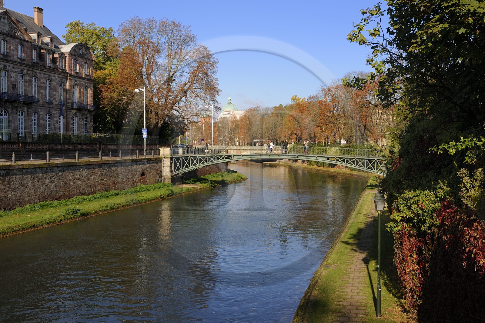 France, Bas-Rhin (67), Strasbourg, les bords de l'ill et la passerelle des Juifs
