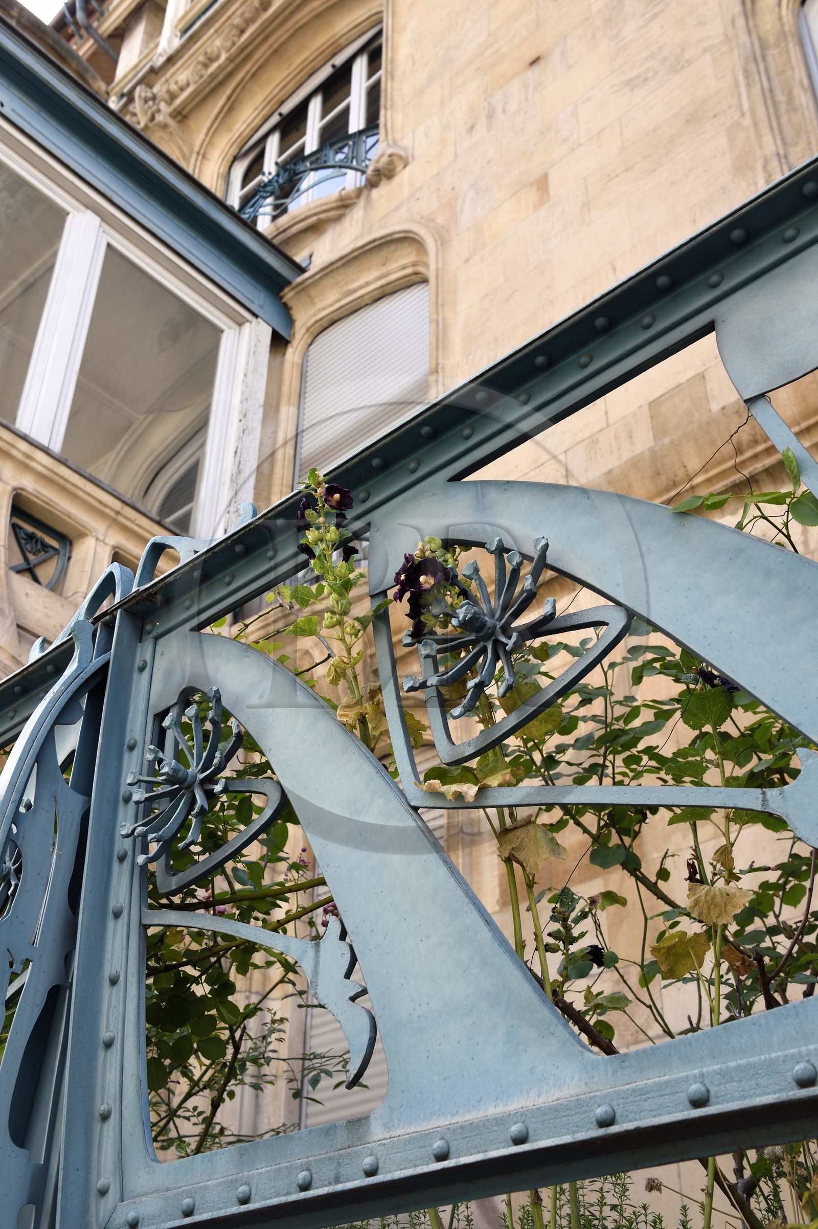 France, Meurthe et Moselle (54), Nancy, immeuble à gradins (1901-1902) de l'architecte Georges Biet au 22 rue de la Commanderie d'inspiration Art Nouveau et néo-gothique