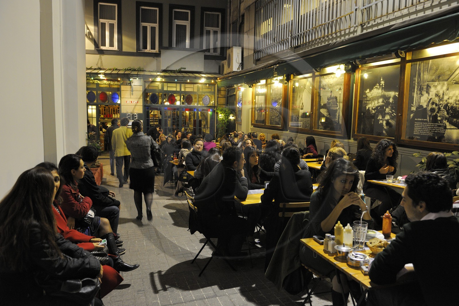Turquie, Istanbul, quartier de Beyoglu, le restaurant du photographe Ara Güler Turquie, Istanbul, quartier de Beyoglu, le restaurant du photographe Ara Güler