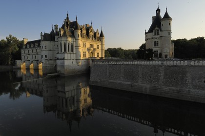 France, Indre-et-Loire (37), château de Chenonceau édifié de 1513 à 1521 de style Renaissance et la tour des Marques