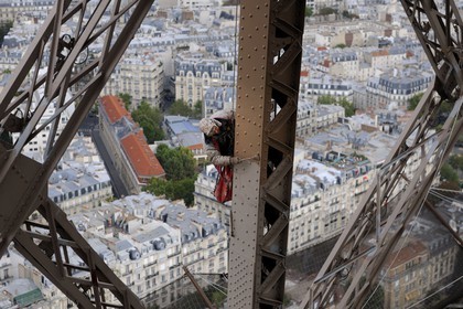 France, Paris (75), peintre de la Tour Eiffel