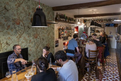 France, Côte-d'Or (21), Dijon, zone classée Patrimoine Mondial de l'UNESCO, restaurant La Cave Se Rebiffe rue Vannerie