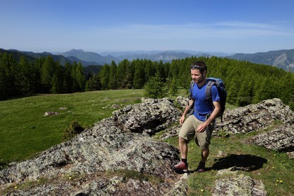 France, Alpes-Maritimes, parc national du Mercantour ( Mercantour national park), Haute-Vesubie, Gordolasque valley, views to the south and the sea, the hiking guide Gabriel Rougerie
