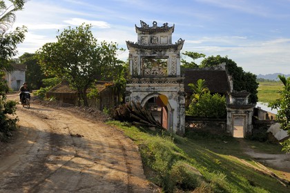 Vietnam, province de Ninh Binh, temple bouddhiste