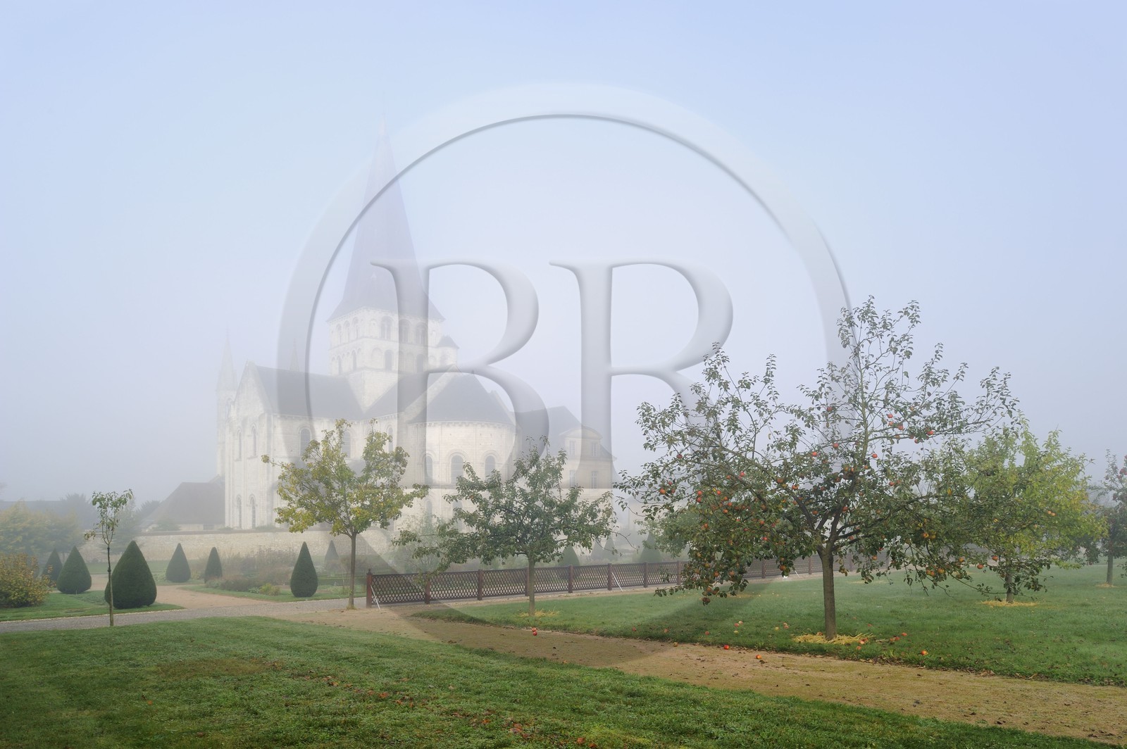 France, Seine-Maritime (76), Saint-Martin-de-Boscherville, Abbaye Saint-Georges de Boscherville du XIIe siècle et les jardins