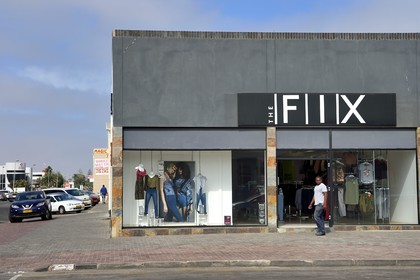 Namibie, région de Erongo, Walvis Bay, magasin dans Theo-Ben Gurirab street