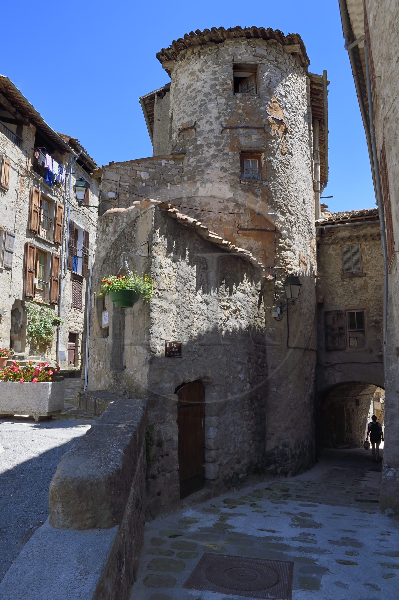 France, Alpes-de-Haute-Provence (04), Annot, ruelle médiévale dans le vieux bourg