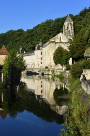 France, Dordogne (24), Brantôme, la Dronne et l'abbaye bénédictine Saint-Pierre de Brantôme
