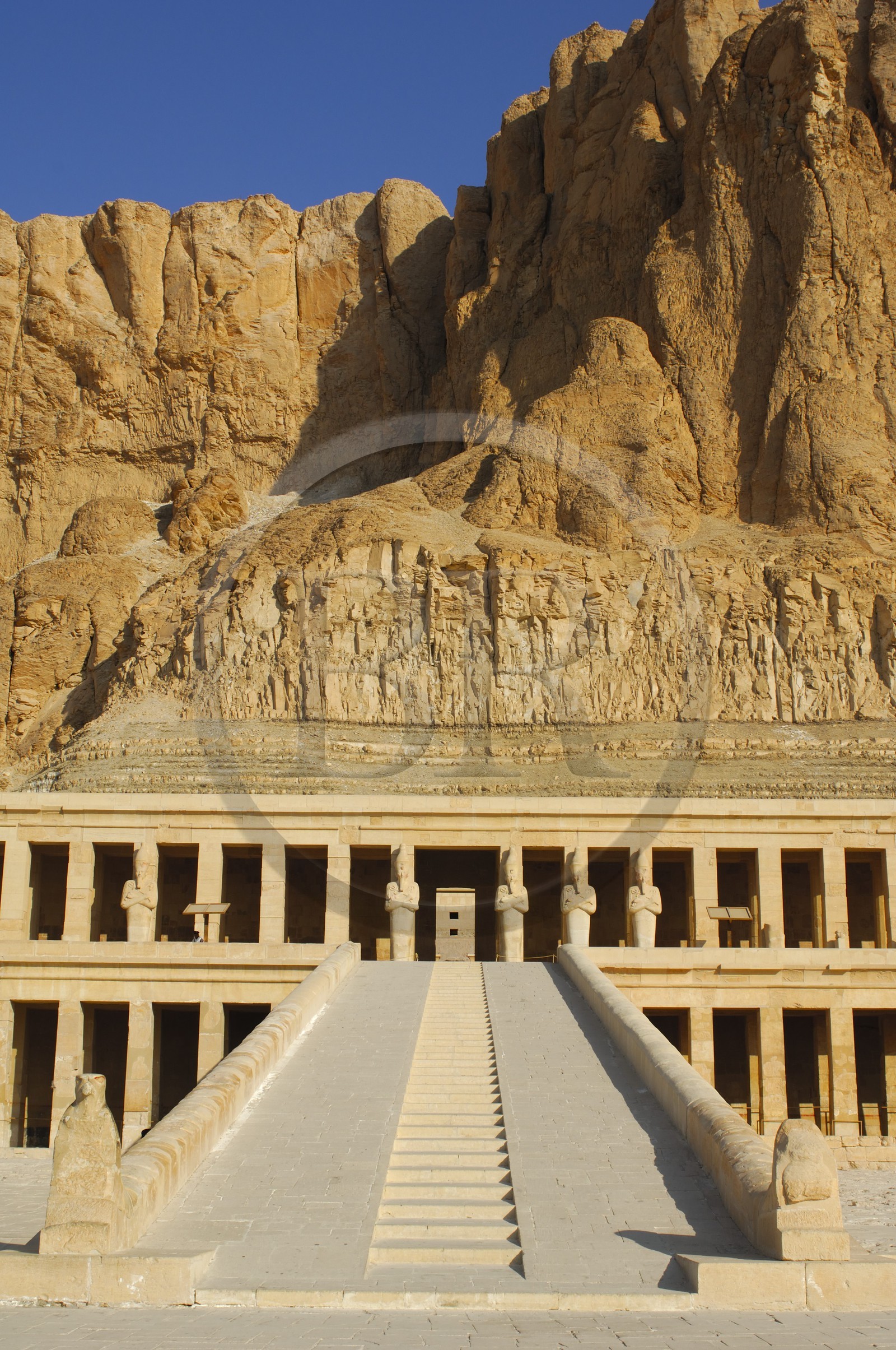 Egypte, Haute Egypte, vallée du Nil, environs de Louxor, nécropole thébaine classée Patrimoine Mondial de l'UNESCO, Thèbes Ouest, Deir el Bahari, temple d'Hatchepsout