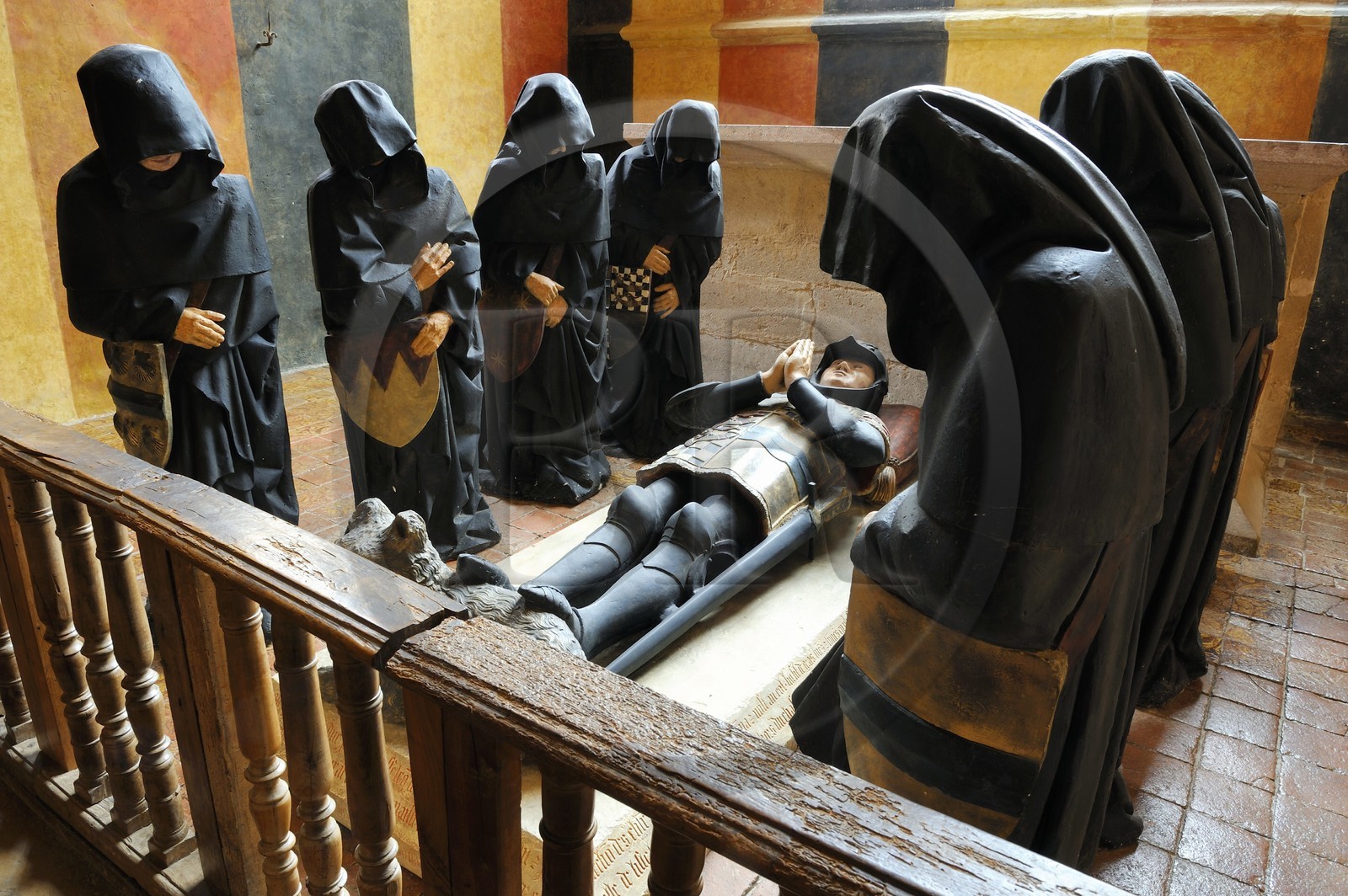 France, Côte d'Or (21), Châteauneuf-en Auxois, labellisé Les Plus Beaux Villages de France, le château, le Grand Logis, réplique du tombeau de Philippe Pot en armure dans la chapelle