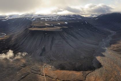 Norvège, Svalbard (Spitzberg), Longyearbyen (vue aérienne)