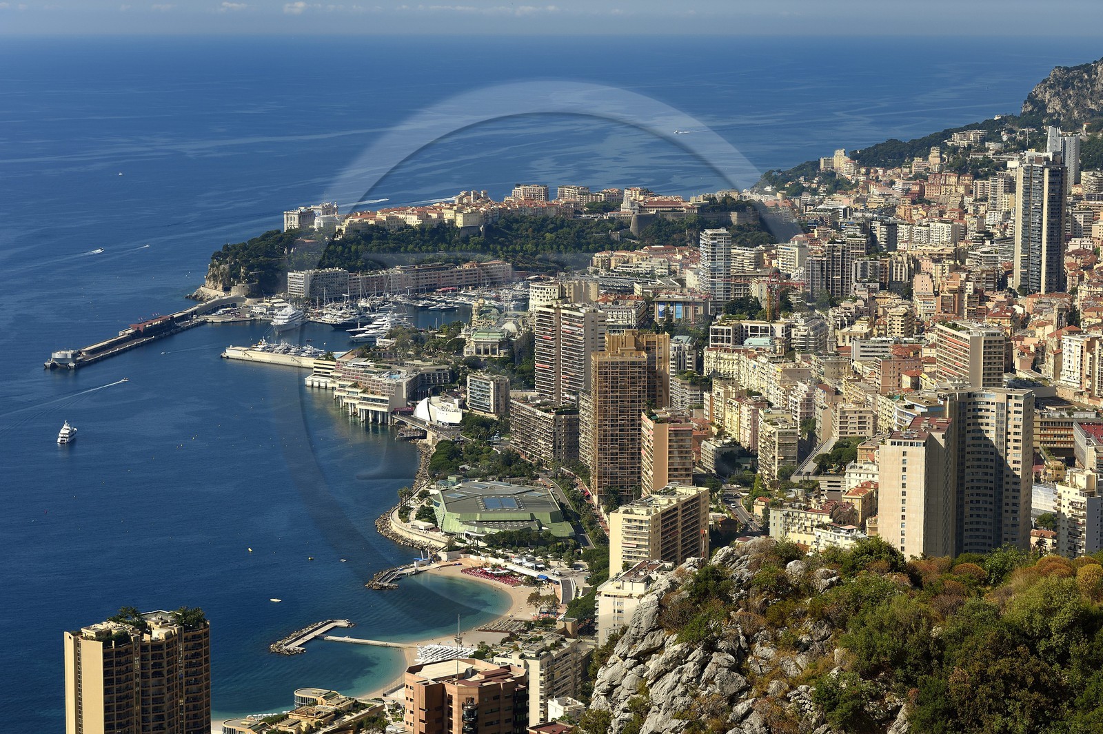 Principauté de Monaco, vue sur Monaco depuis la route de la Moyenne Corniche