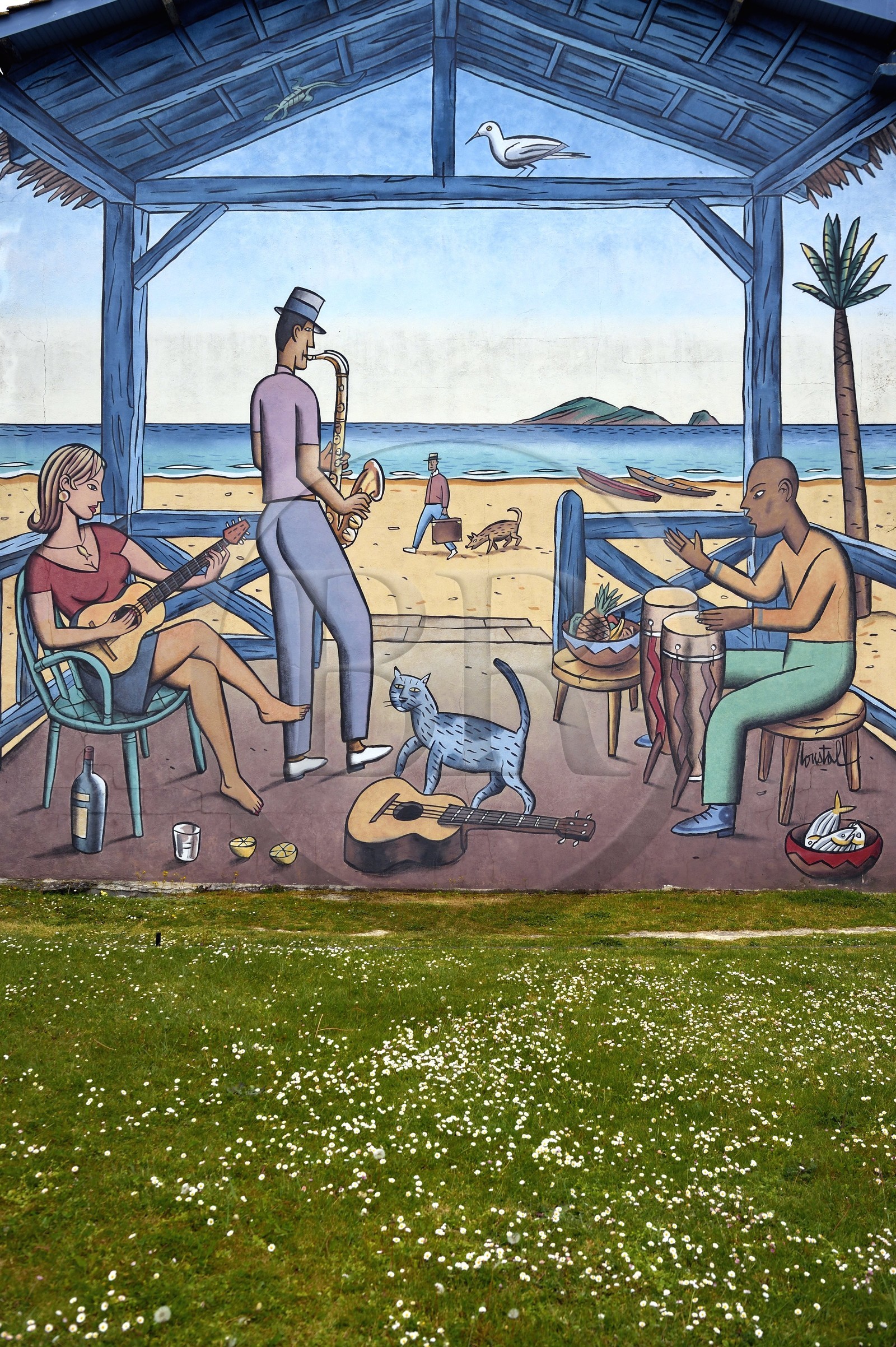 France, Charente (16), Angoulême, Place de la Madeleine , La Guitariste, mur peint d'après un dessin original de Loustal et réalisé par la Cité de la création en 2005