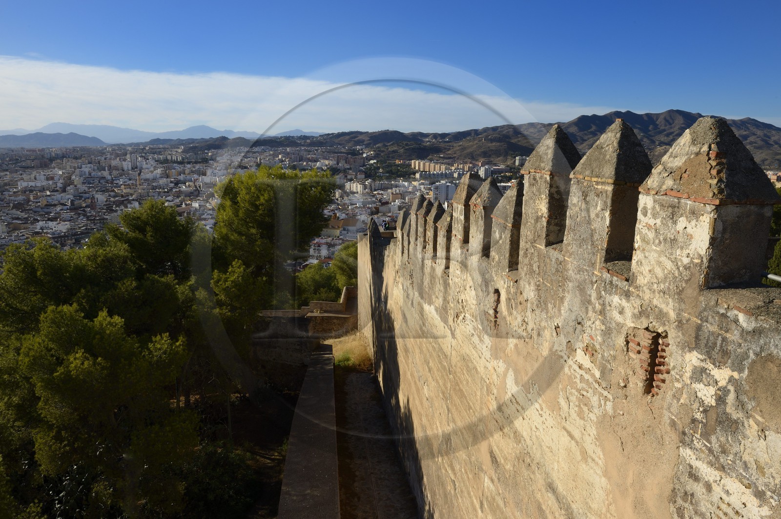 Espagne, Andalousie, Malaga, le Castillo de Gibralfaro dominant la ville