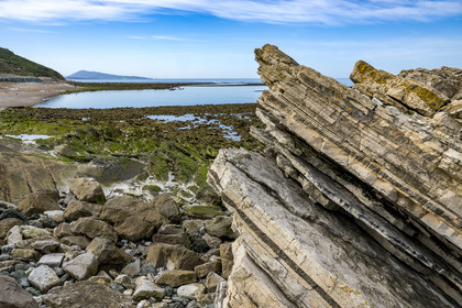 France, Pyrénées-Atlantiques (64), la côte du Pays-Basque, Guéthary, la cote rocheuse, roche de flysch