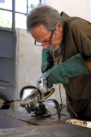 France, Herault, Beziers, the sculptor Serge Homs in his studio at the villa Antonine