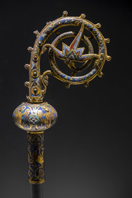 France, Paris (75), Musée de Cluny - Musée national du Moyen-Age, extremité d'une crosse (Crosseron) à palmette-fleur, Limoges XIIIe siècle