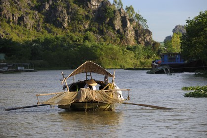 Vietnam, province de Ninh Binh, village insulaire de Kenh Ga, bâteau de pêche