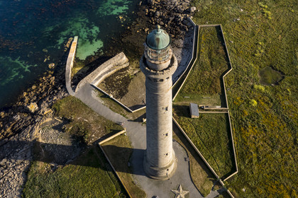 France, Finistère (29), Pays des Abers, Ile Vierge dans l'archipel de Lilia, le phare de l'Ile Vierge, le plus haut phare d'Europe avec 82,5 mètres (vue aérienne)