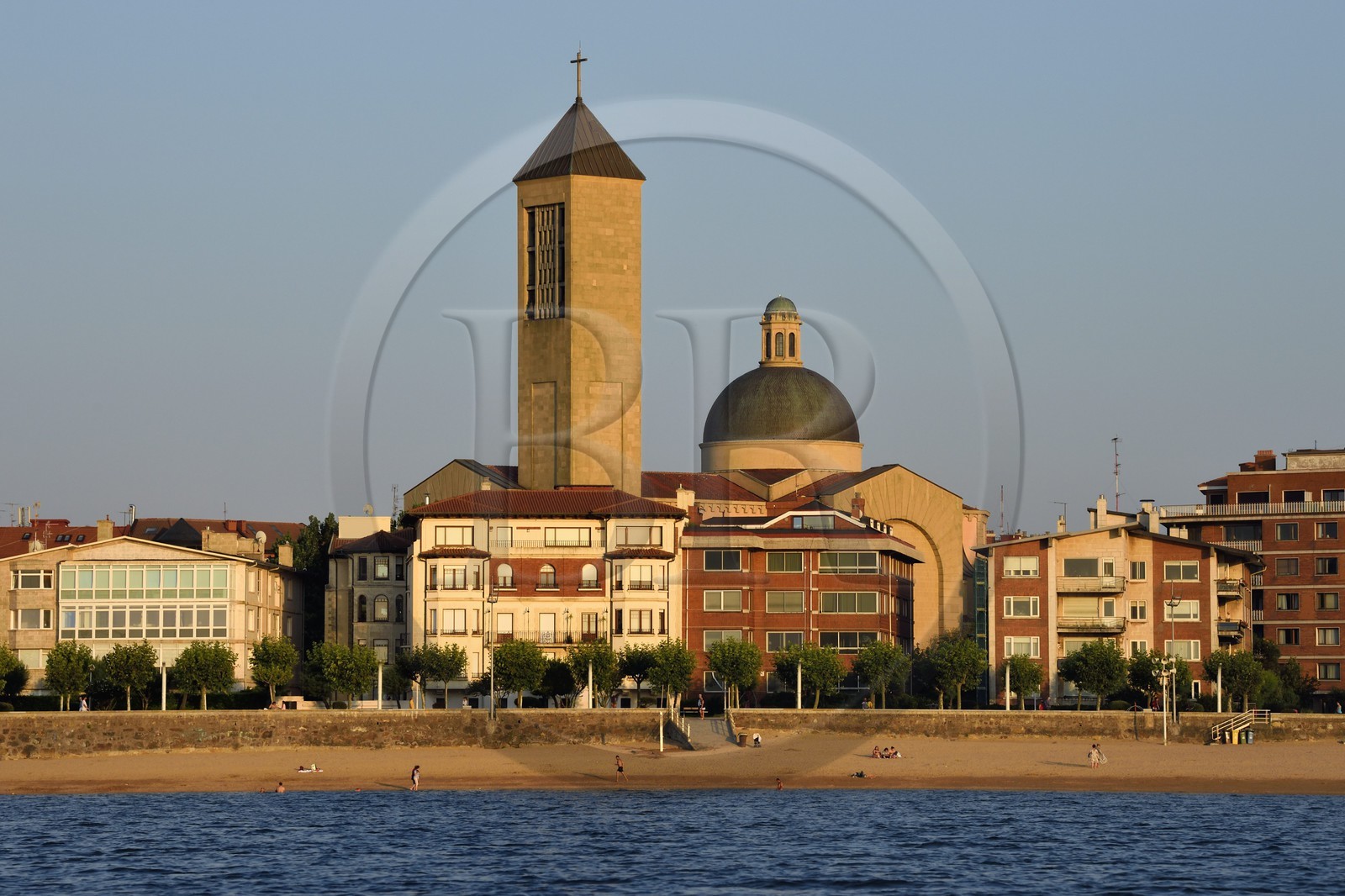 Espagne, Pays basque espagnol, Biscaye, Getxo (Guecho) sur les rives de l'estuaire du Nervion au Nord de l'agglomération de Bilbao, la plage de Las Arenas