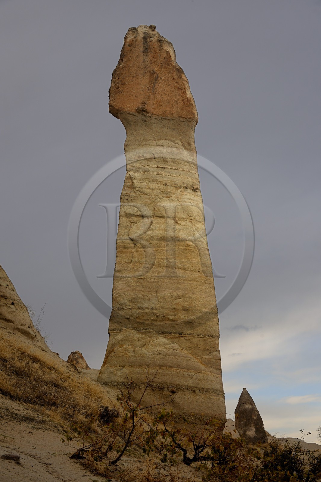 Turquie, Anatolie Centrale, province de Nevsehir, Cappadoce classée Patrimoine Mondial de l'UNESCO, environs d'Uçhisar, vallée de l'Amour, paysage d'érosion et cheminées de fées