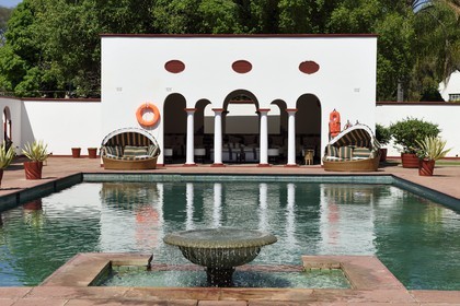 Zimbabwe, province de Matabeleland septentrional, Victoria Falls, Victoria Falls Hotel, la piscine