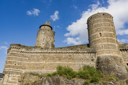 France, Ille-et-Vilaine, Fougeres, 12th century fortified castle, the Poterne or Amboise tower overlooked by the Gobelins tower, the Mélusine tower right
