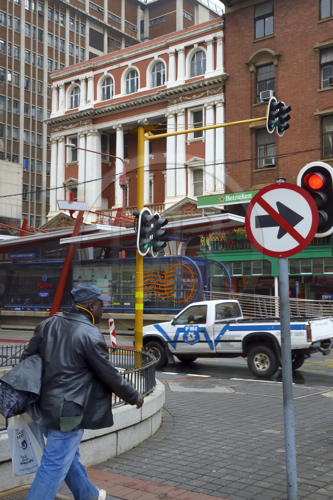 Afrique du Sud, province de Gauteng, Johannesburg, CBD (Central Business District), à l'angle de Harrison street et Albertina Sisulu road