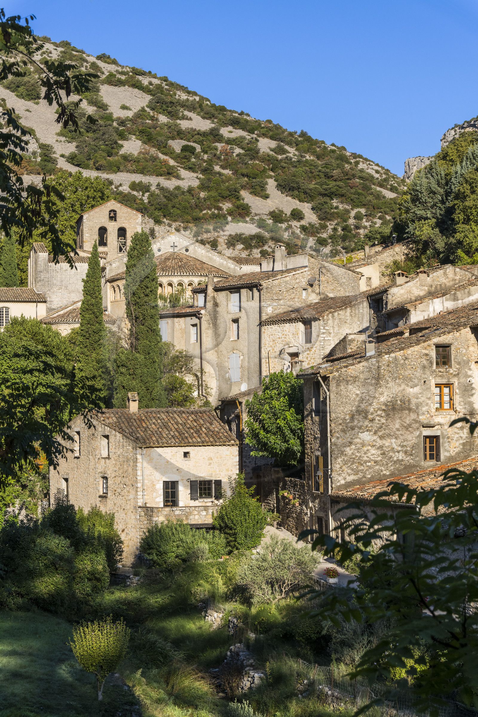 France, Hérault (34), Causses et les Cévennes, paysage culturel de l'agro-pastoralisme méditerranéen, classés Patrimoine Mondial de l'UNESCO, Saint-Guilhem-le-Désert, labellisé Les Plus Beaux Villages de France