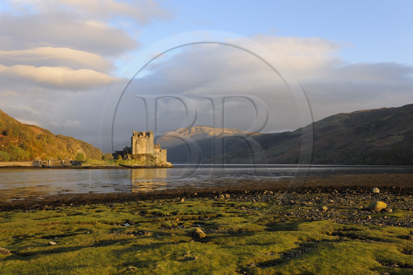 Royaume-Uni, Ecosse, région des Highlands, comté de Ross & Cromarty, Eilean Donan Castle, château à l'entrée du Loch Duich