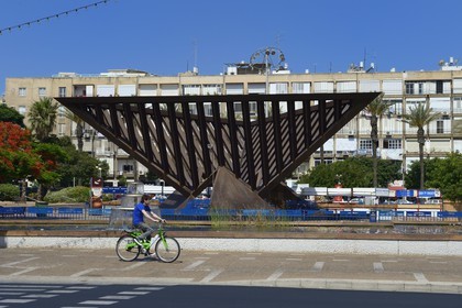 Israel, Tel Aviv, Holocaust memorial sculpture by Yigal Tumarkin on Rabin Square